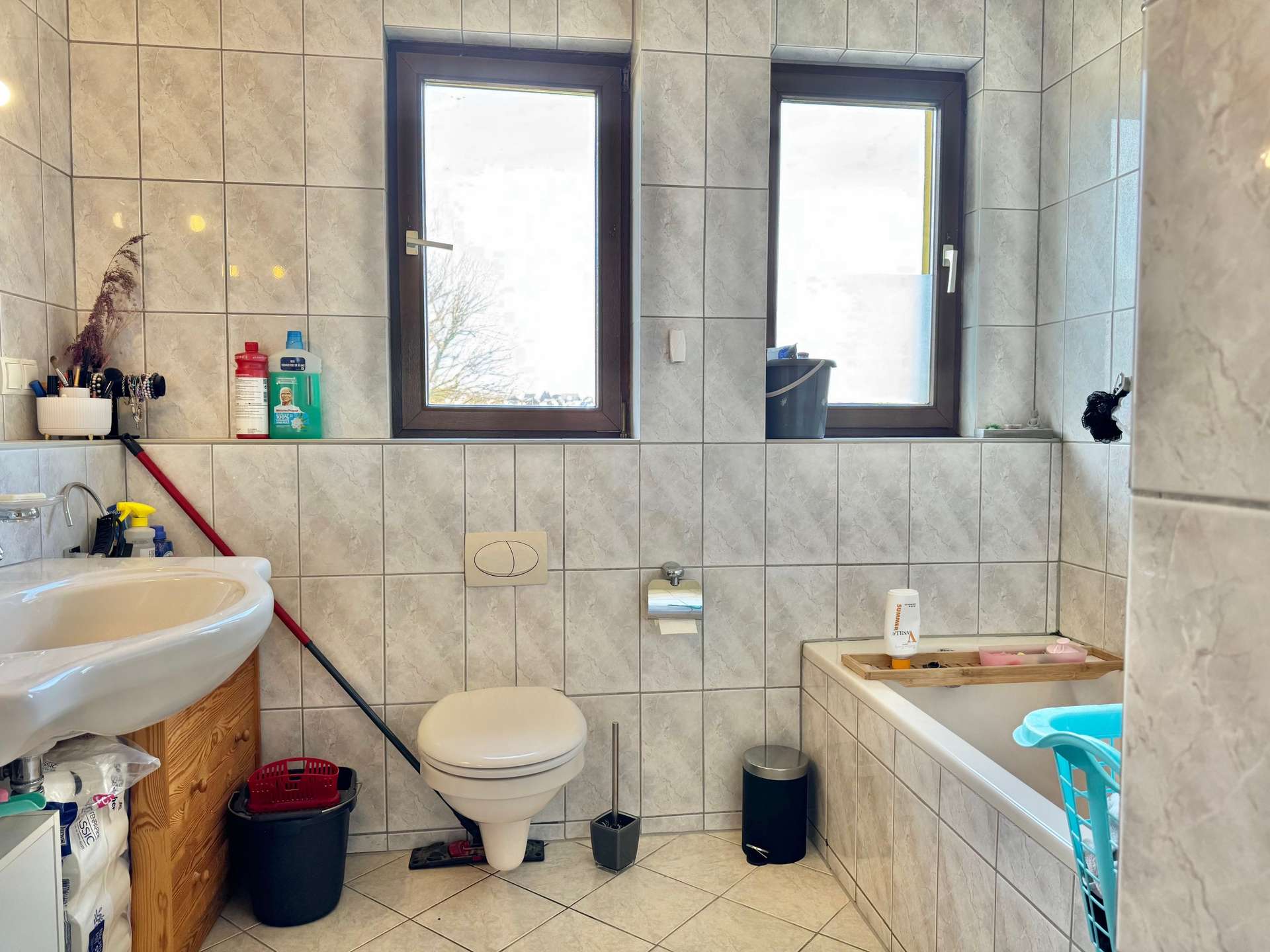 3 WOHNUNGEN, GARAGE, GARTEN, voll vermietet